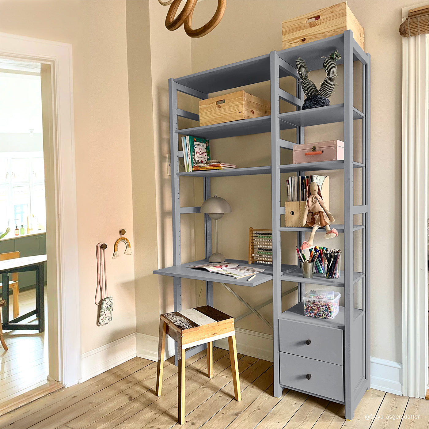 Astrup stigereol - Stone | med skrivebord, 2 skuffer