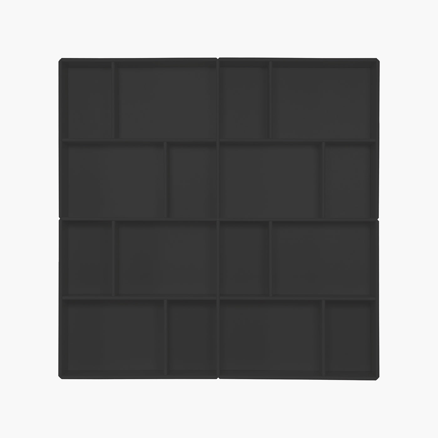 Sort Bronx vægreol med symmetrisk design, 117x117 cm, monteret på hvid væg i lyst rum.