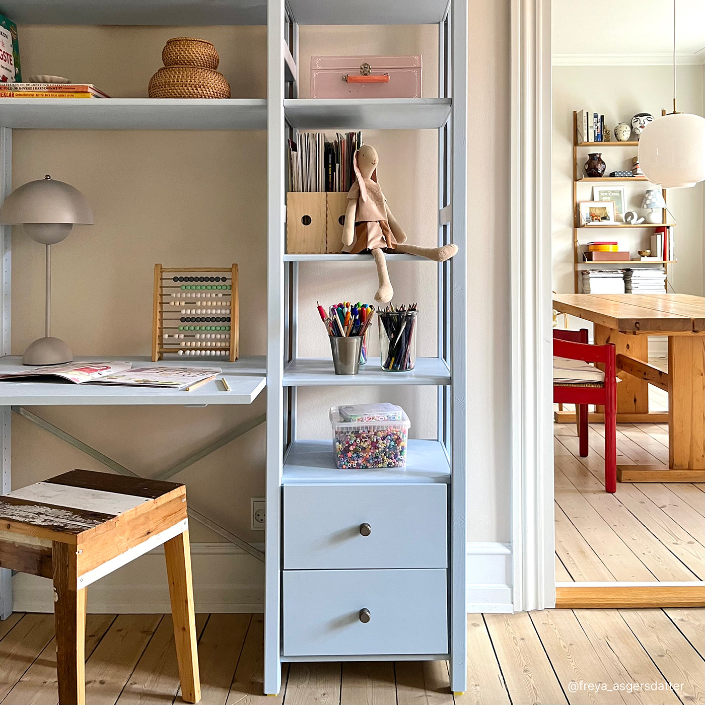 Astrup stigereol - Himalayan Blue | med skrivebord, 2 skuffer