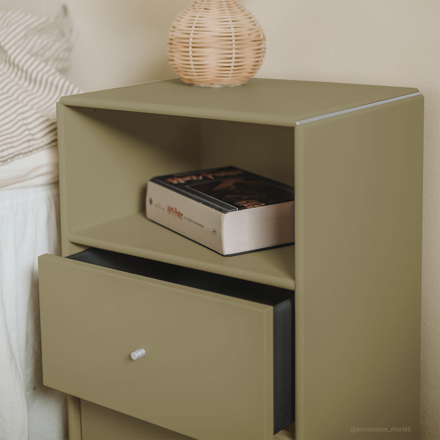 Joliet natbord - Olive | med 2 skuffer 40x60 cm