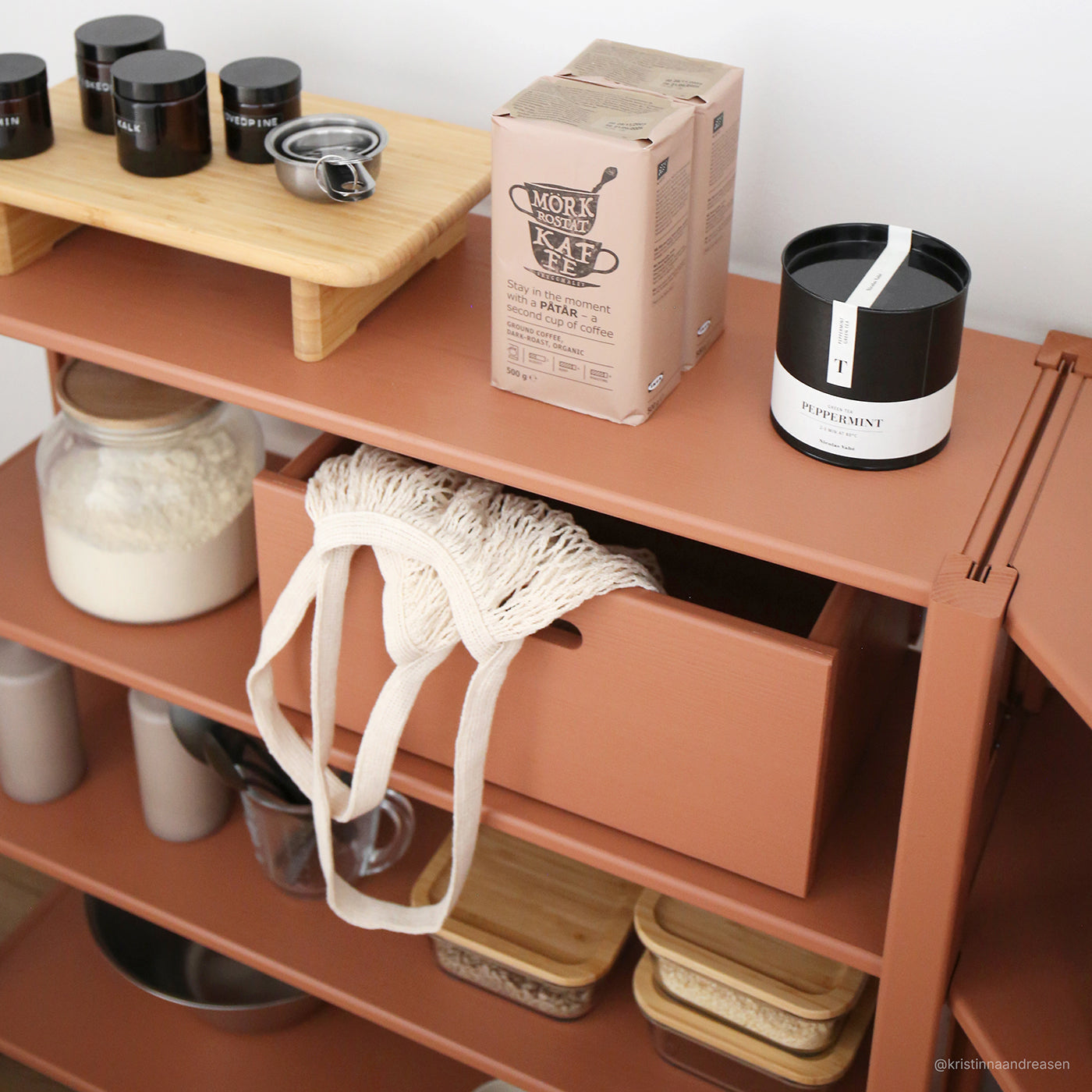 Dybdal hjørnereol - Rusty med opbevaringskasse | 164x80 cm