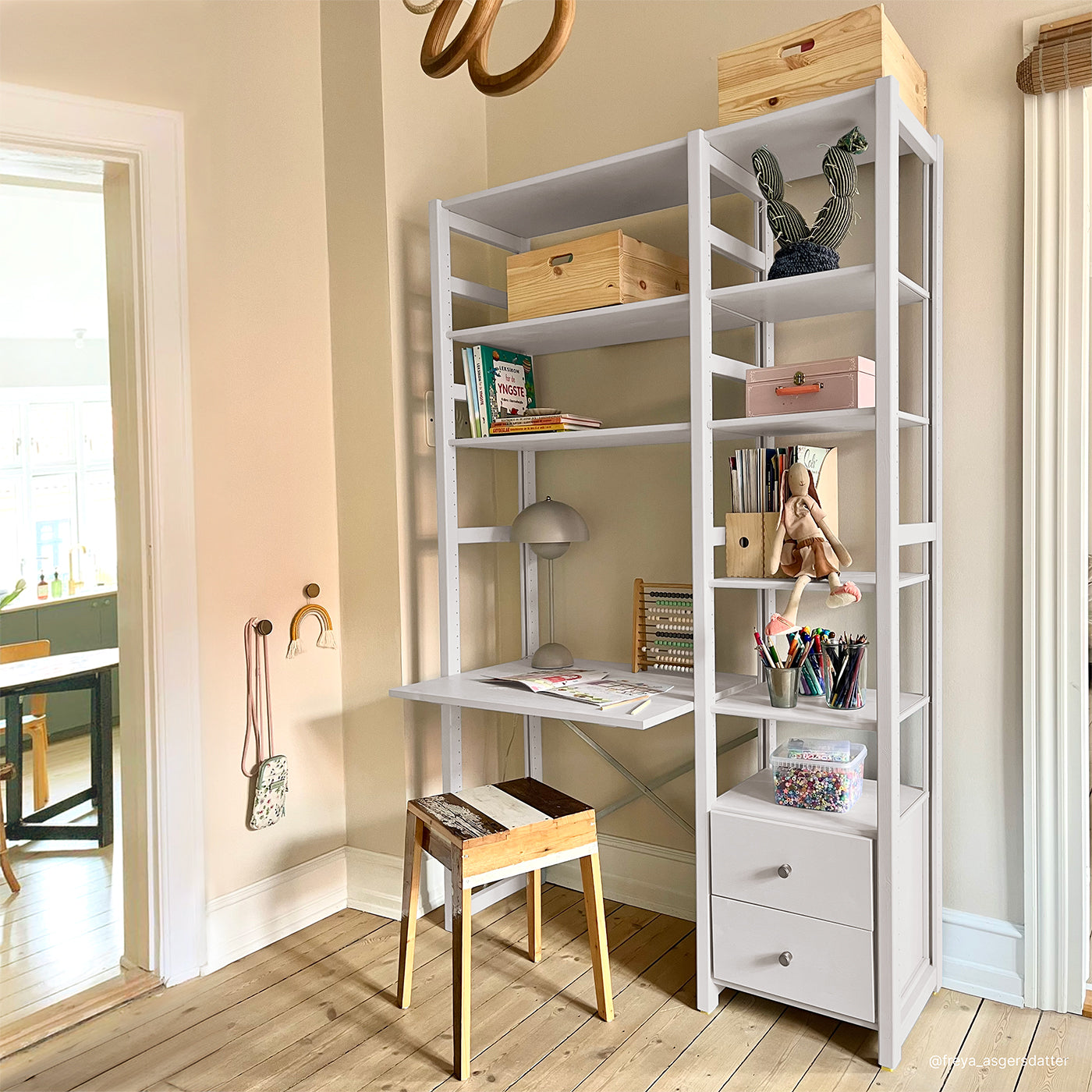 Astrup stigereol - Mushroom | med skrivebord, 2 skuffer