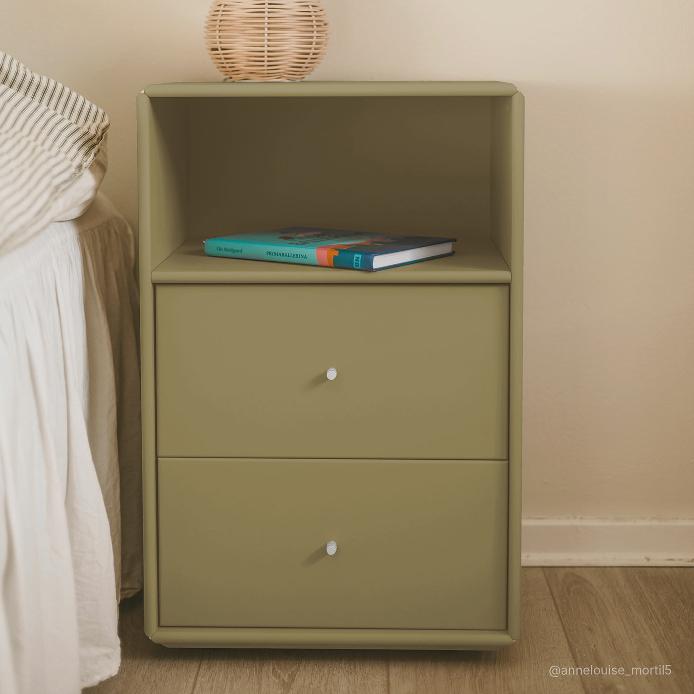 Joliet natbord - Olive | med 2 skuffer 40x60 cm